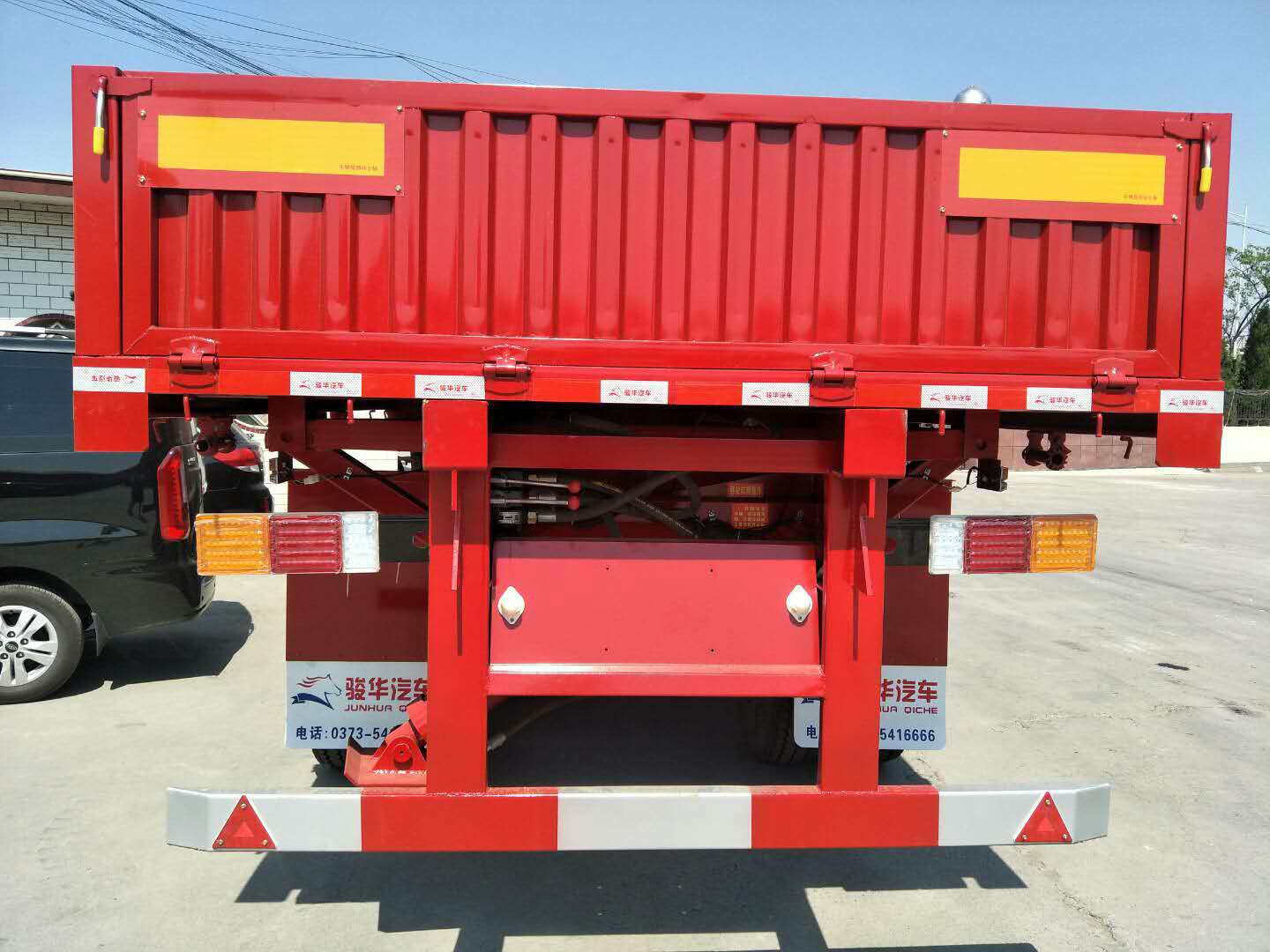 13米標(biāo)箱側(cè)翻自卸式運(yùn)輸半掛車(chē)
